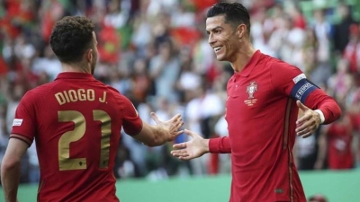 Siêu sao Ronaldo đau đớn trước tin dữ về Diogo Jota